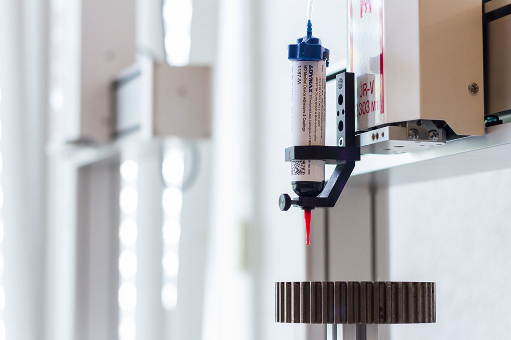 Aplicador de adhesivo dymax